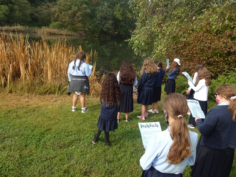 MiddleSchoolStudentsSayingTaschlich